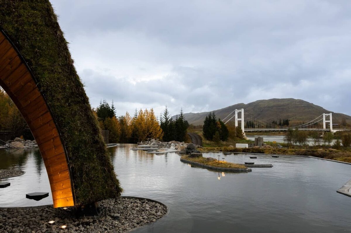 Laugarás Lagoon – nowo otwarte wellness z basenami termalnymi