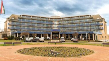 Popularny hotel w uzdrowisku: Park Inn by Radisson Sarvar Resort & Spa