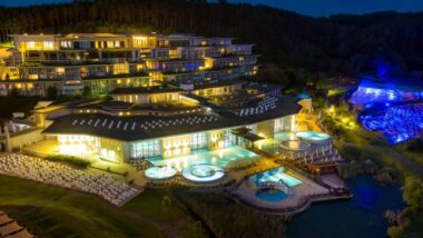 Hotel Hunguest Saliris jest częścią uzdrowiska, w cenie zakwaterowania mają Państwo wstęp do term -