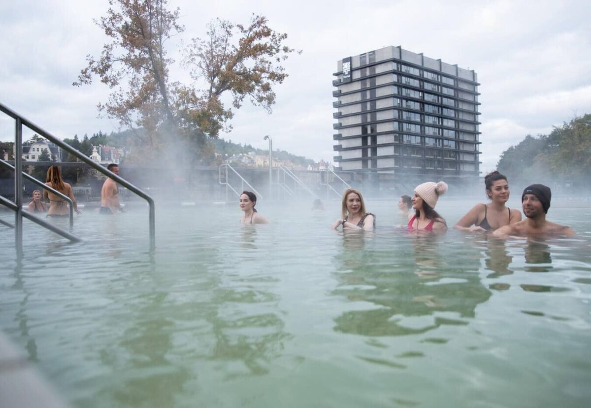 Basen termalny hotelu Thermal w Karlowych Warach
