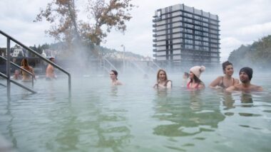 Basen termalny hotelu Thermal w Karlowych Warach