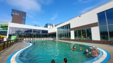 ThermalPark Nitrava - basen wypływowy z dyszami masażowymi
