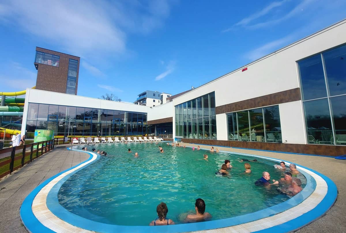 ThermalPark Nitrava - basen wypływowy z dyszami masażowymi