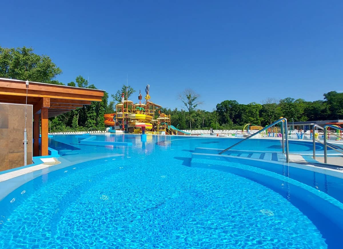 ThermalPark Nitrava - basen relaksacyjny z barem wodnym